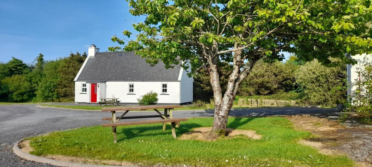 Louisburgh Cottages Buitenkant foto